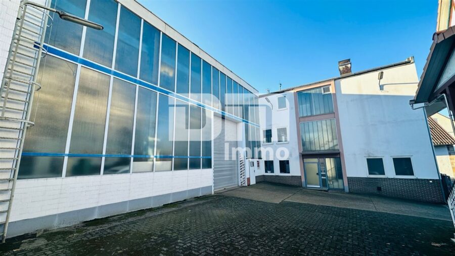 Lagerhallen und Büroflächen 80 bis 1000 m² variabel aufteilbar in verkehrsgünstiger Lage - Innenhof / Haupteingang Bürogebäude / Tor Halle 1